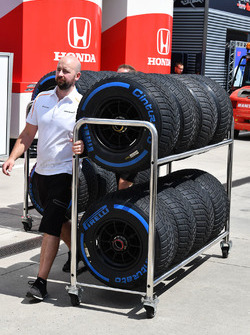 McLaren mechanic and Pirelli tyres