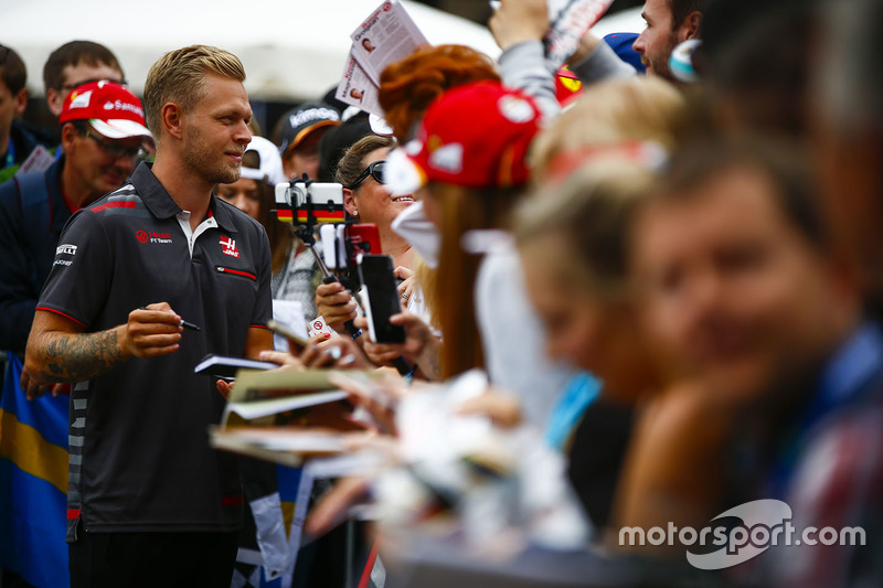 Kevin Magnussen, Haas F1 Team, signs autographs for fans