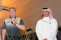 Shaikh Salman bin Isa Al Khalifa, Bahrain International Circuit CEO ve Mario Isola, Pirelli Spor Direktörü