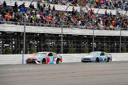 Kyle Busch, Joe Gibbs Racing, Toyota Camry M&M's Red White & Blue e Kevin Harvick, Stewart-Haas Racing, Ford Fusion Busch Beer