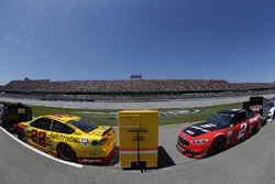 Brad Keselowski, Team Penske, Ford Fusion Snap on Joey Logano, Team Penske, Ford Fusion Shell Pennzoil