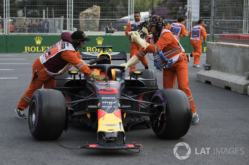 El coche dañado de Daniel Ricciardo, Red Bull Racing