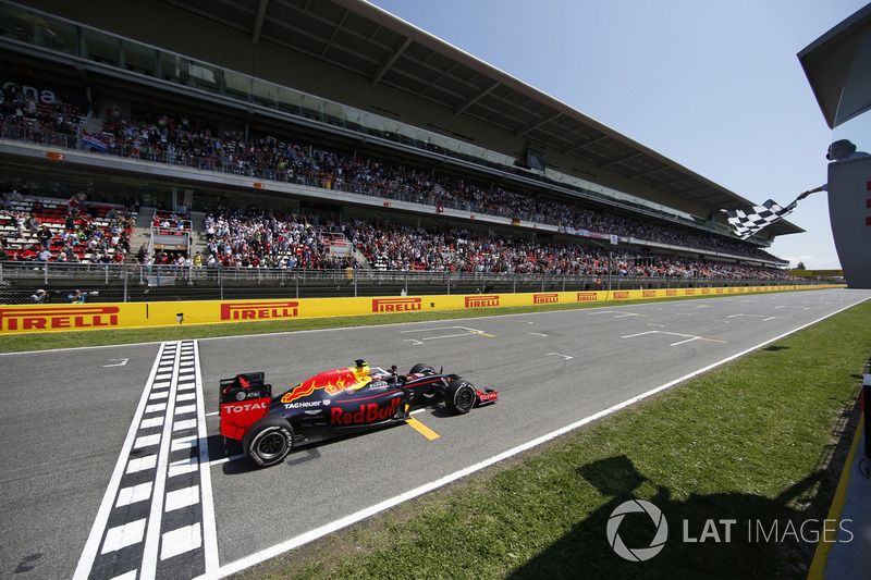 Max Verstappen, Red Bull Racing RB12 TAG Heuer takes the chequered flag at the finish