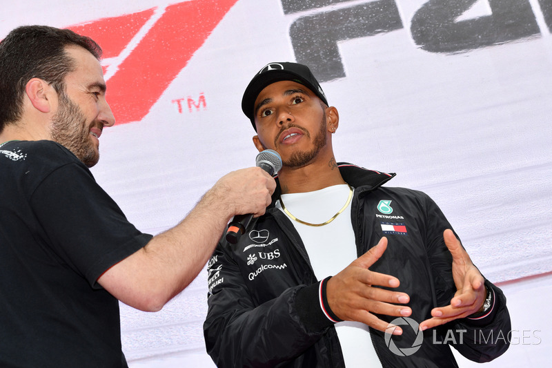 Lewis Hamilton, Mercedes-AMG F1, sul palco