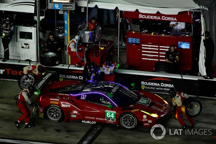 #64 Scuderia Corsa Ferrari 488 GT3, GTD: Bill Sweedler, Townsend Bell, Frankie Montecalvo, Sam Bird pit stop
