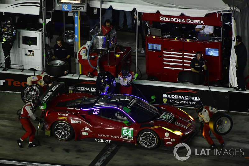 #64 Scuderia Corsa Ferrari 488 GT3, GTD: Bill Sweedler, Townsend Bell, Frankie Montecalvo, Sam Bird pit stop