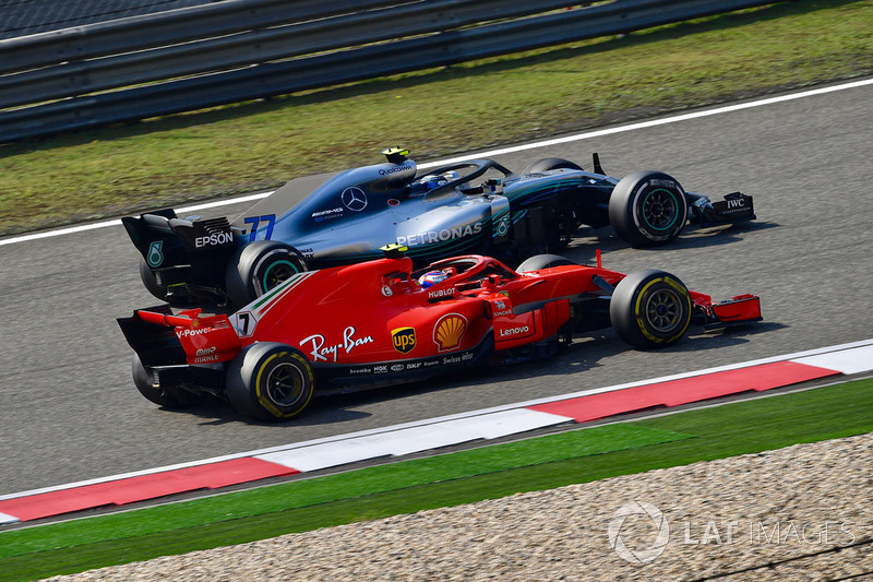 Kimi Raikkonen, Ferrari SF71H y Valtteri Bottas, Mercedes-AMG F1 W09 EQ Power