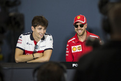 Charles Leclerc, Sauber ve Sebastian Vettel, Ferrari basın toplantısındalar