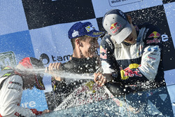 Champagne sur le podium pour Sébastien Ogier, Julien Ingrassia, Ford Fiesta WRC, M-Sport