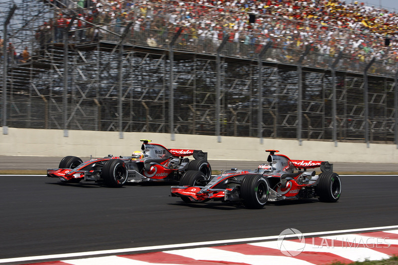 Lewis Hamilton, McLaren MP4-22 ve Fernando Alonso, McLaren MP4-22