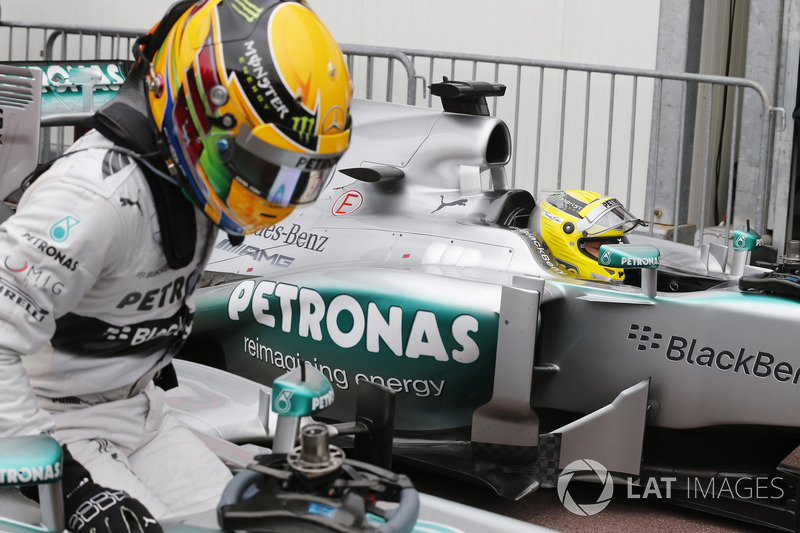 Lewis Hamilton e Nico Rosberg, Mercedes W04 arrivano nel parco chiuso