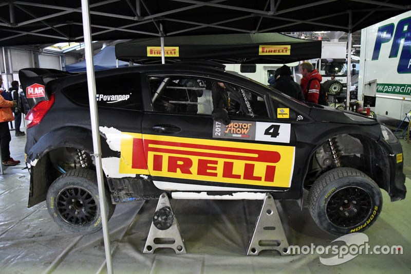 La Ford Fiesta WRC di Kalle Rovanpera viene preparata nel paddock