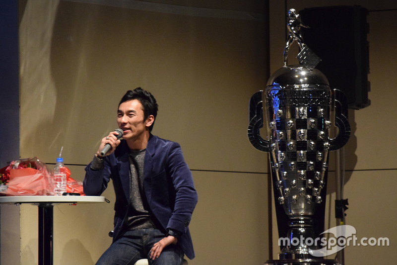 佐藤琢磨とボルグワーナートロフィー