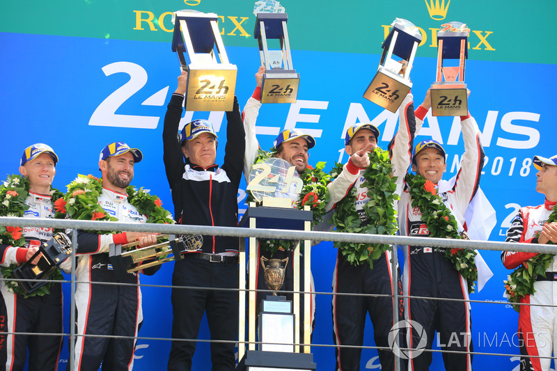 Overall podium: winners Sébastien Buemi, Kazuki Nakajima, Fernando Alonso, Toyota Gazoo Racing