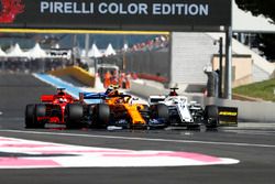 Stoffel Vandoorne, McLaren MCL33, Marcus Ericsson, Sauber C37, Sebastian Vettel, Ferrari SF71H