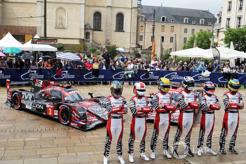 #3 Rebellion Racing Rebellion R-13: Mathias Beche, Gustavo Menezes, Thomas Laurent, #1 Rebellion Racing Rebellion R-13: Andre Lotterer, Neel Jani, Bruno Senna