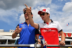 Pierre Gasly, Scuderia Toro Rosso, Charles Leclerc, Sauber lors de la parade des pilotes
