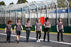 Caminando por la pista Kevin Magnussen, Haas F1 Team