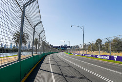 Detalles del circuito durante la caminata de pista de equipo