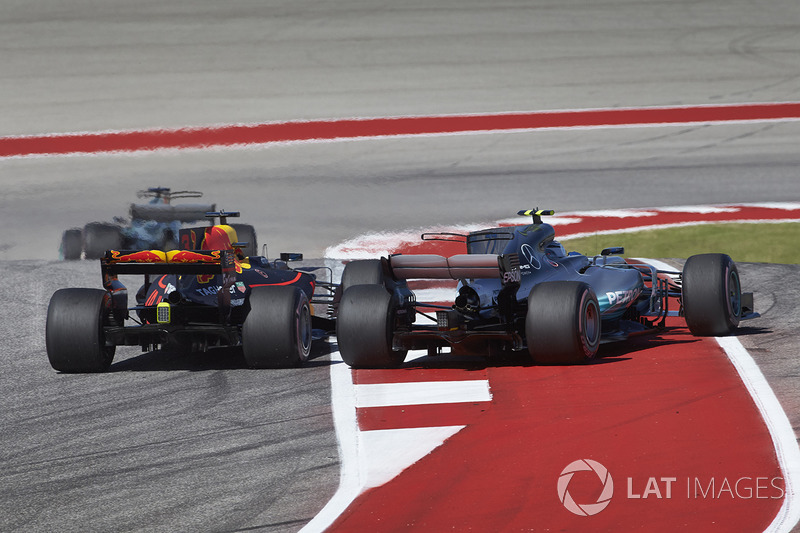 Daniel Ricciardo, Red Bull Racing RB13 ve Valtteri Bottas, Mercedes AMG F1 W08