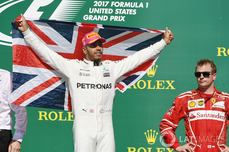 Podio: ganador de la carrera Lewis Hamilton, Mercedes AMG F1 y tercer lugar Kimi Raikkonen, Ferrari