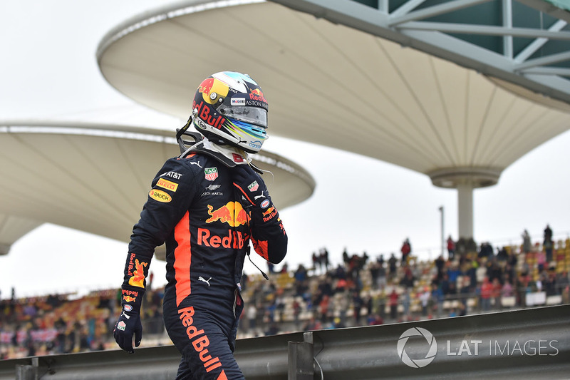 Daniel Ricciardo, Red Bull Racing detenido en la pista en la PL3