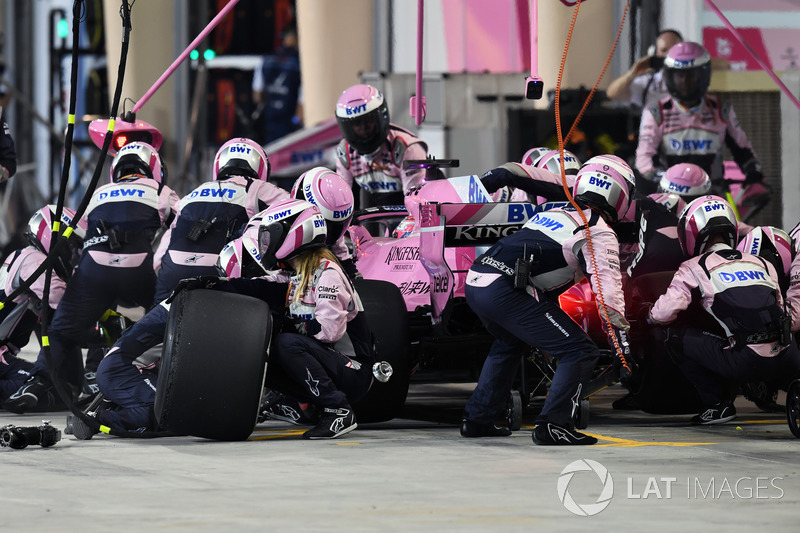 Sergio Perez, Force India VJM11, pit stop