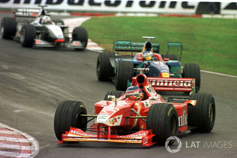 Jacques Villeneuve, Williams, leads Jean Alesi, Sauber, and David Coultard, McLaren Mercedes