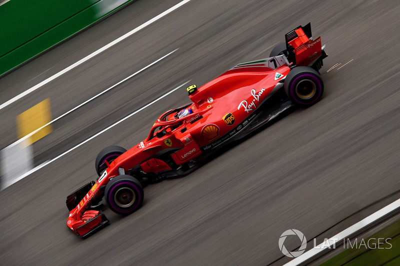 Kimi Raikkonen, Ferrari SF71H and sparks