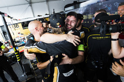 Jean-Eric Vergne, Techeetah, celebrates with his team in the garage after winning the championship