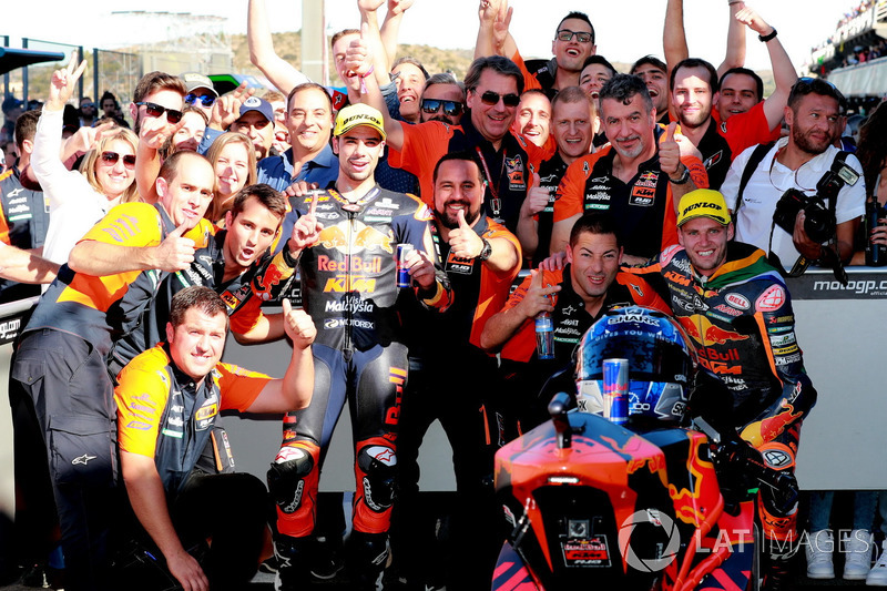 Miguel Oliveira, Red Bull KTM Ajo, Brad Binder, Red Bull KTM Ajo in Parc Ferme
