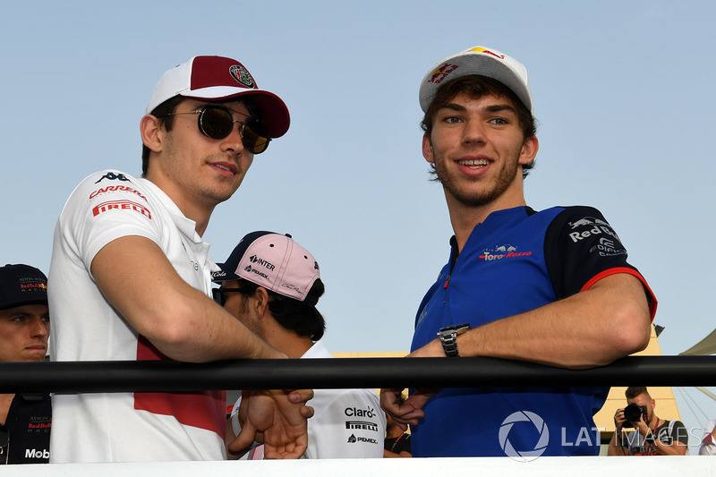 Charles Leclerc, Sauber y Pierre Gasly, Scuderia Toro Rosso en el desfile de pilotos