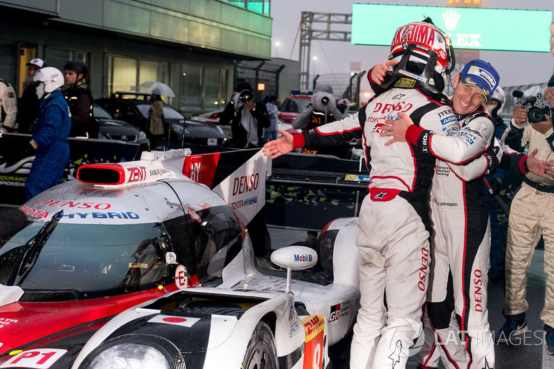 Los ganadores #8 Toyota Gazoo Racing Toyota TS050 Hybrid: Anthony Davidson, Kazuki Nakajima