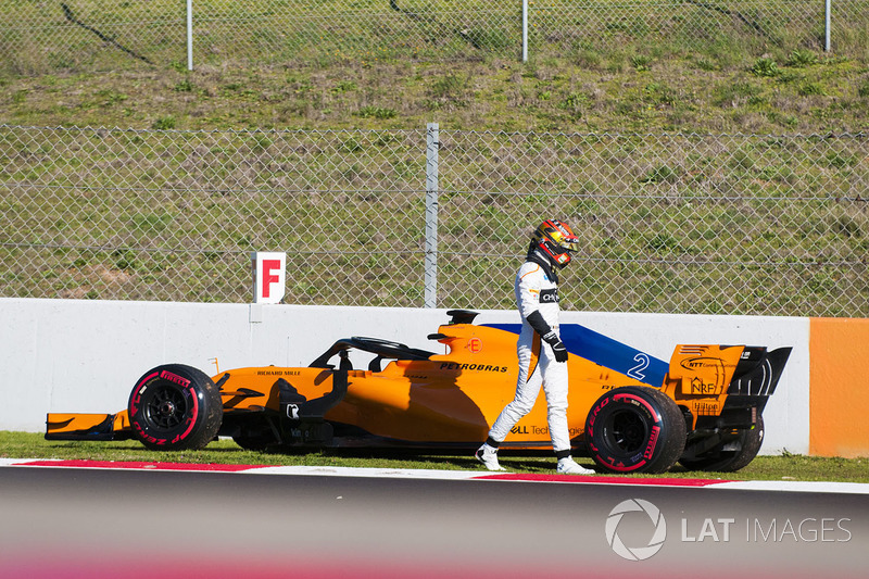 Stoffel Vandoorne, McLaren MCL33, varado en la pista