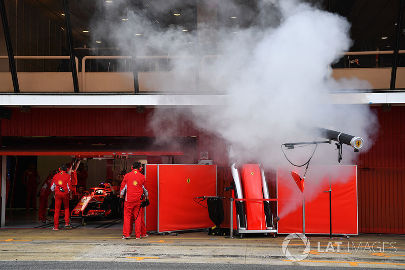 Fumo dal garage Ferrari