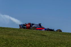 Brendon Hartley, Scuderia Toro Rosso STR12 with engine failure in FP1