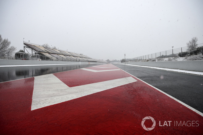 Main straight as snow stops testing on day three