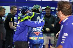 Valentino Rossi, Yamaha Factory Racing, fêté par son team