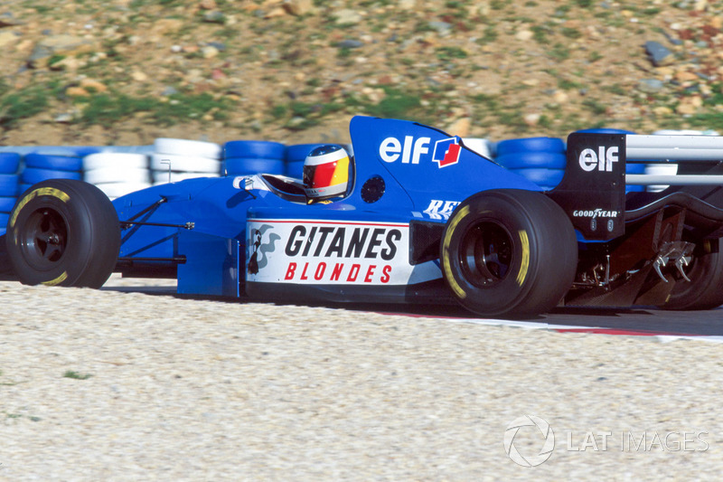 Michael Schumacher prueba el Ligier JS39B Renault para evaluar el motor Renault V10 (1994)