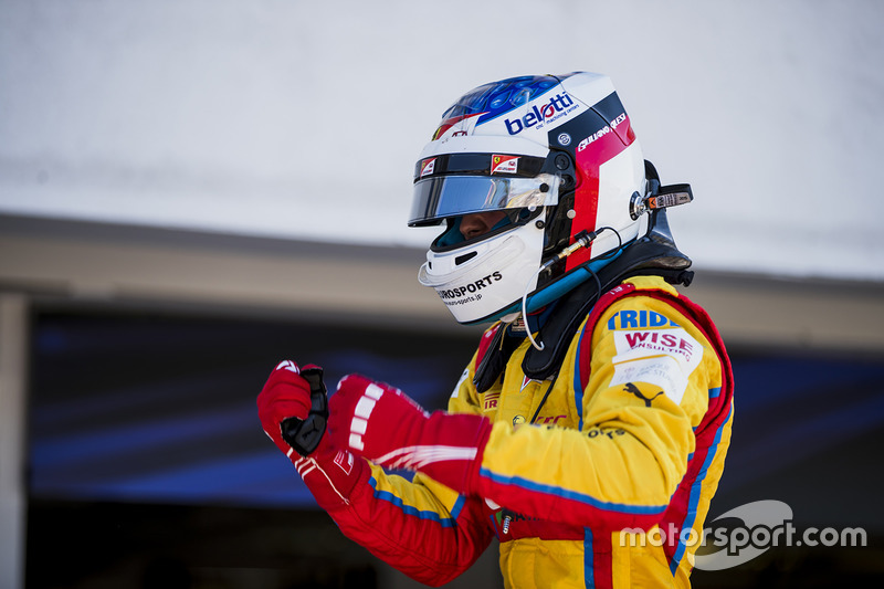 Ganador de la carrera Giuliano Alesi, Trident