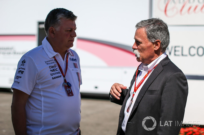 Otmar Szafnauer, Force India Formula One Team jefe de operaciones y Chase Carey, Director Ejecutivo y Presidente de la Formula One Group
