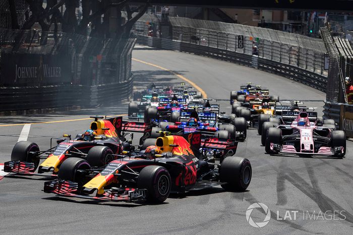 Daniel Ricciardo, Red Bull Racing RB13 y Max Verstappen, Red Bull Racing RB13