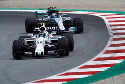 Lance Stroll, Williams FW40, Valtteri Bottas, Mercedes AMG F1 W08