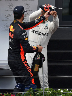 Podium: race winner Valtteri Bottas, Mercedes AMG F1, third place Daniel Ricciardo, Red Bull Racing