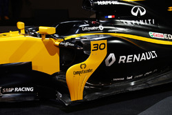 Renault Sport F1 Team RS17 sidepod detail