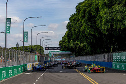Lucas di Grassi, ABT Schaeffler Audi Sport leads the field at the start of the race