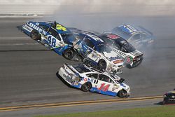 Jimmie Johnson, Hendrick Motorsports Chevrolet, Chris Buescher, JTG Daugherty Racing Chevrolet, Clin