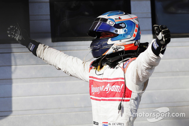 <p>6. <img src="https://cdn-1.motorsport.com/static/img/cfp/0/0/0/100/151/s3/netherlands-2.jpg" alt="" width="20" height="12" /> Nyck de Vries, Rapax/Racing Engineering</p>