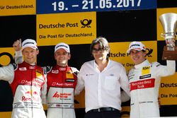 Podio: il vincitore della gara Jamie Green, Audi Sport Team Rosberg, Audi RS 5 DTM, il secondo class