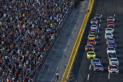 Kyle Larson, Chip Ganassi Racing Chevrolet Kyle Busch, Joe Gibbs Racing Toyota